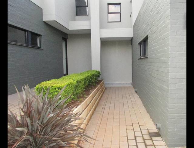 3 BEDROOM PROPERTY TO RENT IN MIDSTREAM MEADOWS